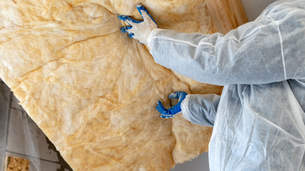 Installing batt fiberglass insulation
