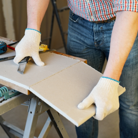 common-mistakes-people-make-during-drywall-and-insulation man cutting drywall